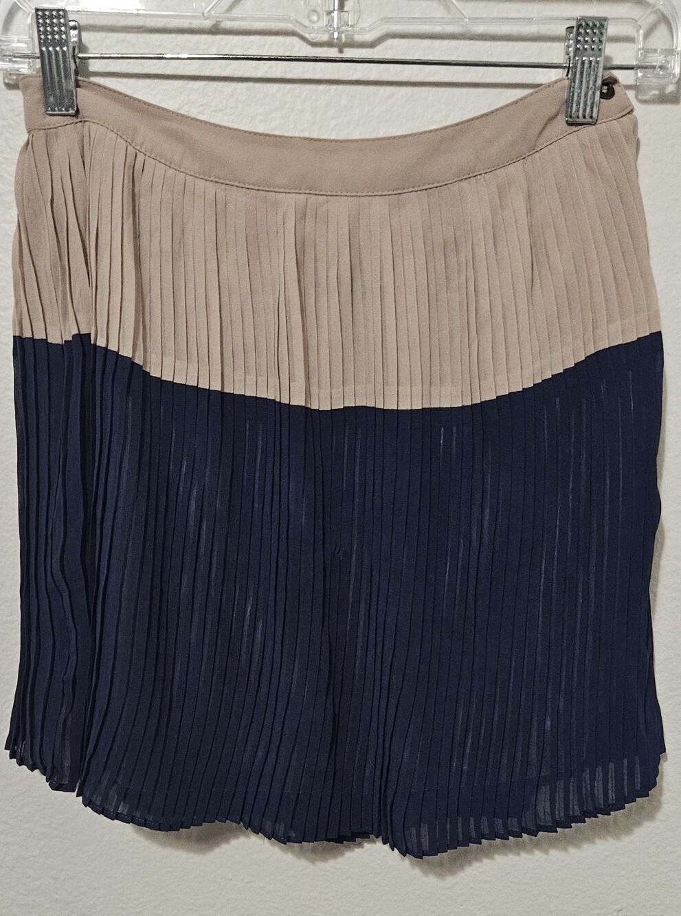 Forever 21 Beige and Navy Two-Tone Pleated Mini Skirt